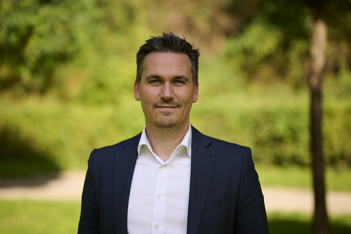 2025_1014_ComesReal_NZ82669