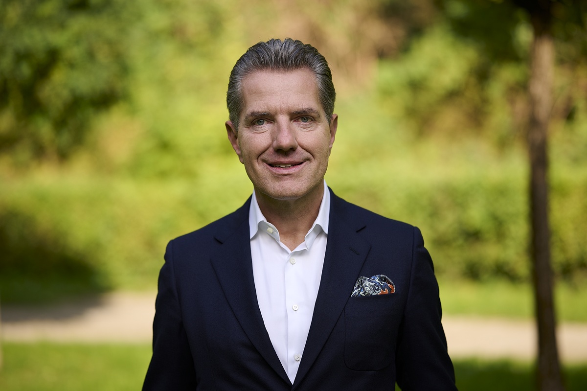 2025_1014_ComesReal_NZ82797